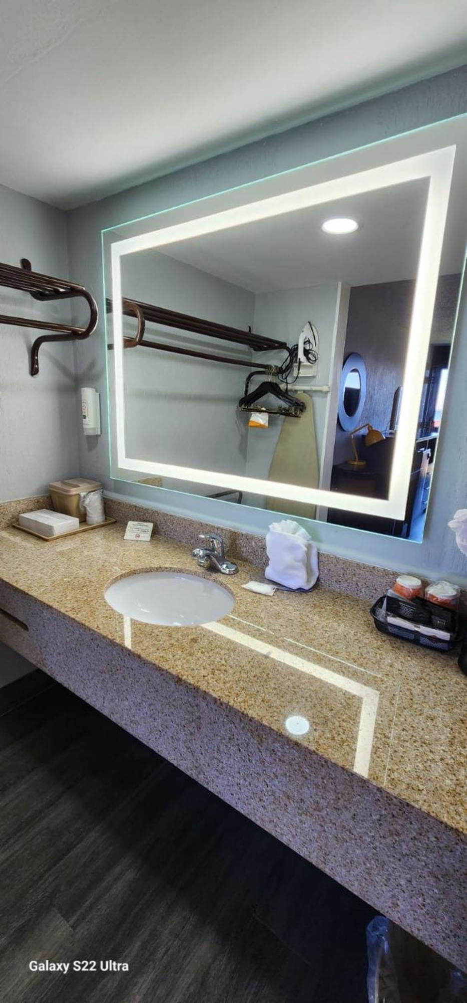 Quality Inn & Suites Gulf Breeze Bayside Near Pensacola Beach Exterior photo